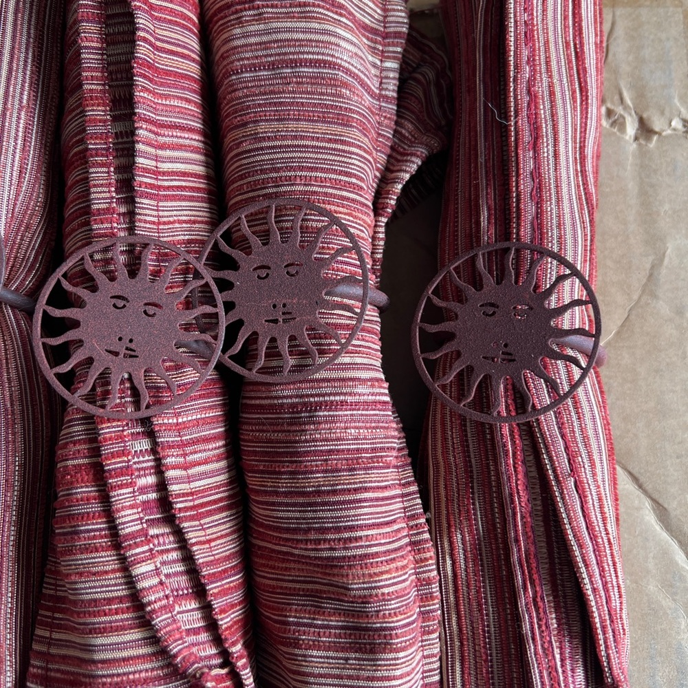 Cloth napkin with rustic sun holder